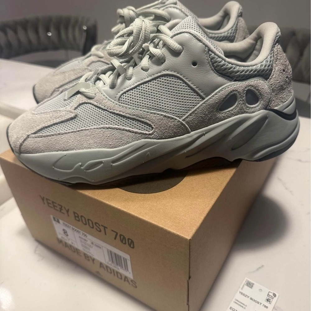 Yeezy boost 700